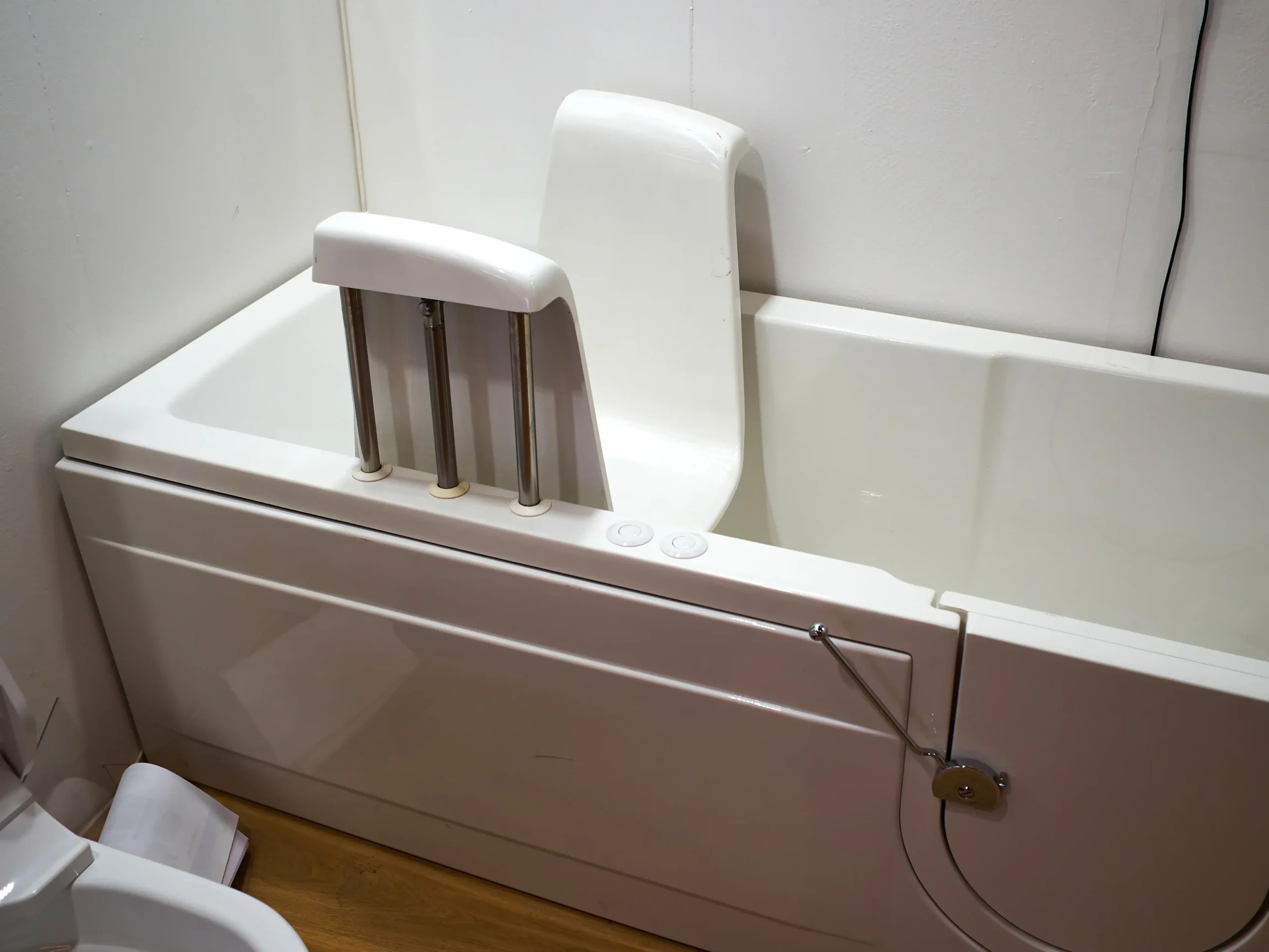 Walk-in bathtub with built-in seat and safety door for elderly or mobility-impaired users
